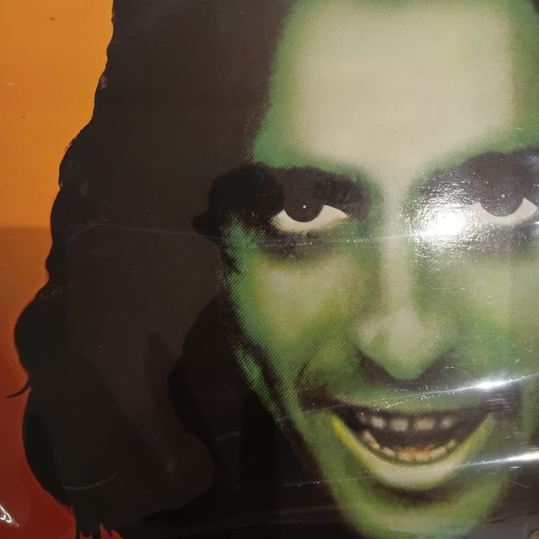 Portada de Alice Cooper Va al Infierno (Alice Cooper Goes to